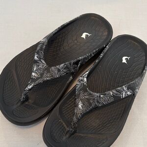 Reel Legends black slip on flip flops Size am 4 W 6 see photos never worn